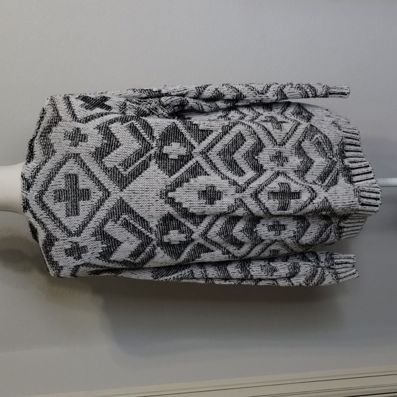 H&M divided black/White geometric print cardigan size medium - Picture 5 of 8